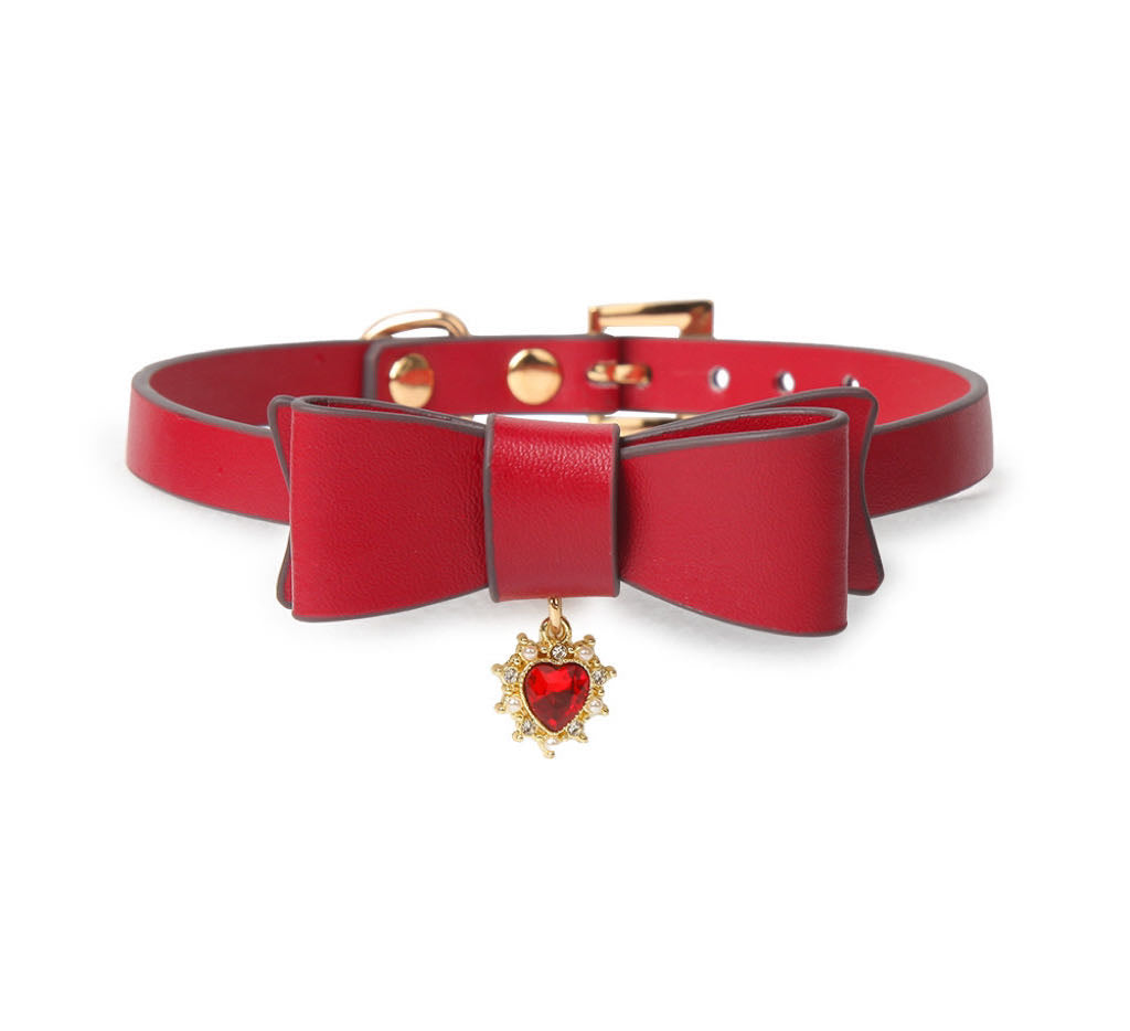 a red leather choker