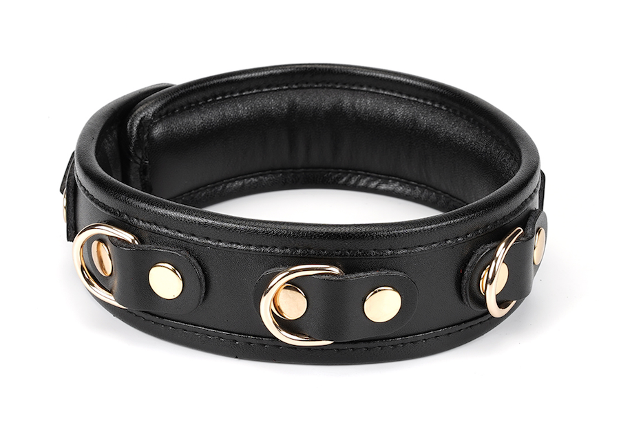 a Black Bondage Collar