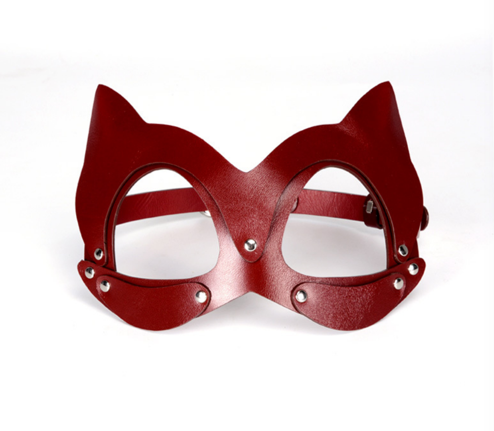 a red Sex Mask Female